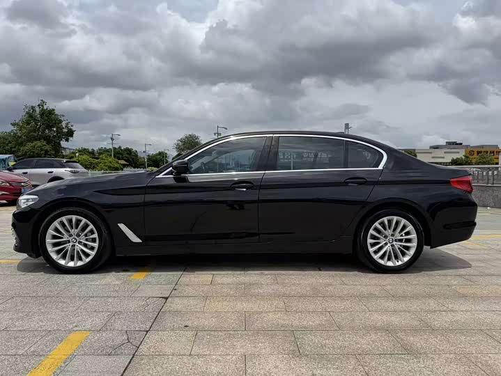 BMW 5-Series 2019 530 Li Leading — фото 4