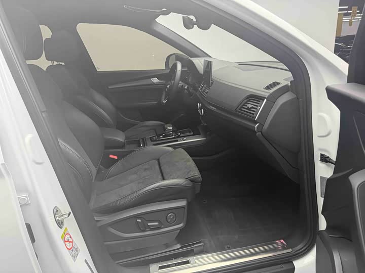 Audi Q5L Sportback 2021 40 TFSI Luxury — фото 15