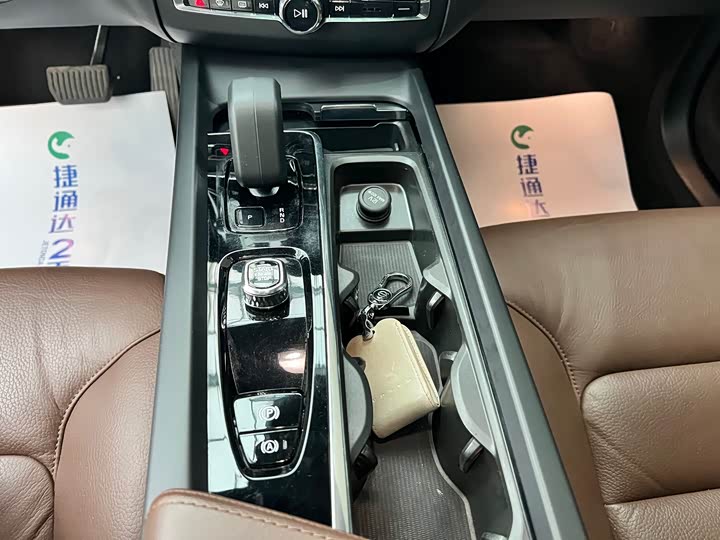 Volvo XC60 2023 B 5 4 WD — фото 24