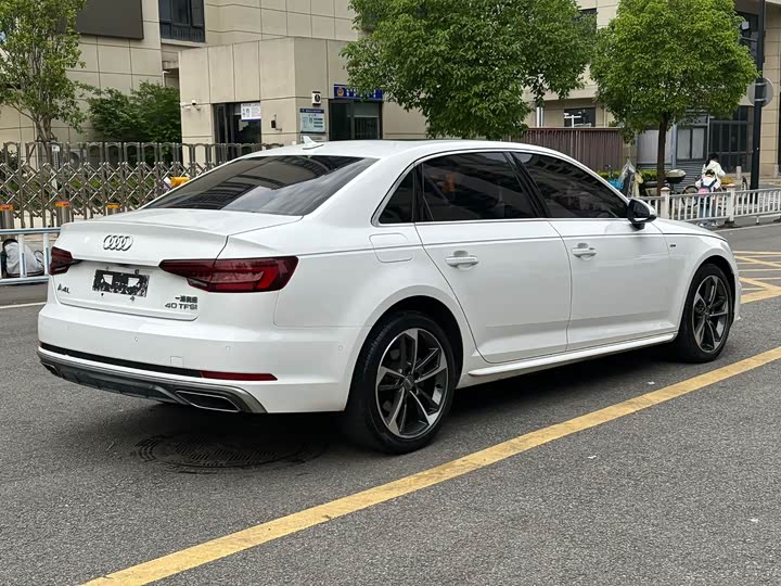 Audi A4L 2019 40 TFSI V — фото 9