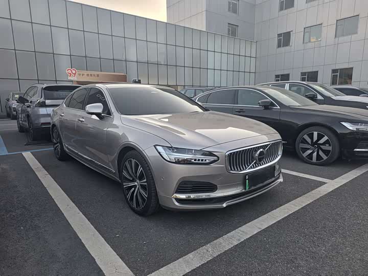 Volvo S90 Hybrid 2023 T 8 4 WD — фото 3