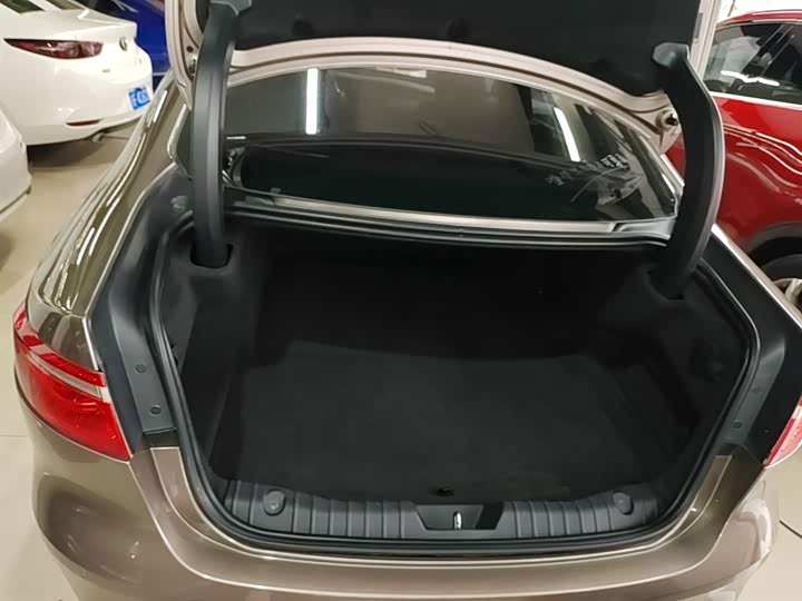 Jaguar XFL 2018 XFL 2.0 T 250 PS — фото 19