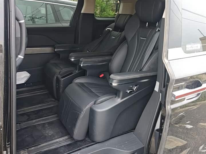 Hongqi HQ9 PHEV 2024 2.0 T 4 WD — фото 17