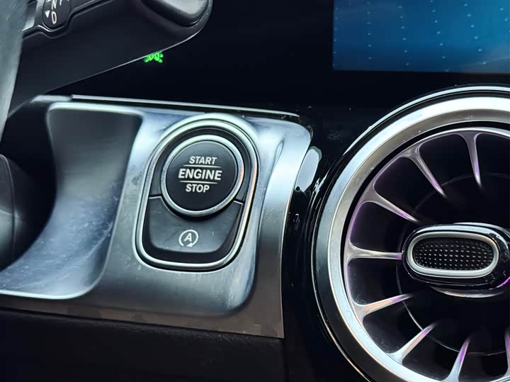 Mercedes-Benz GLB 2021 GLB 200 — фото 22