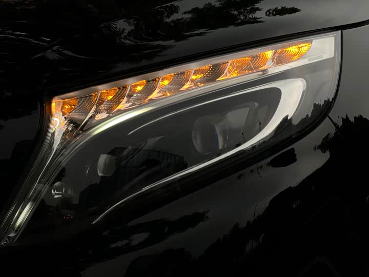 Mercedes-Benz V-Class 2022 V 260 L — фото 16