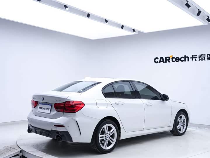 BMW 1-Series 2022 120i M — фото 10
