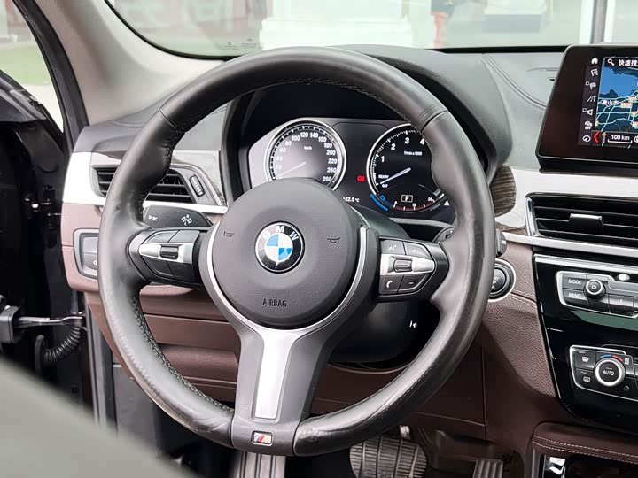 BMW X1 2020 x Drive 25 Li — фото 14