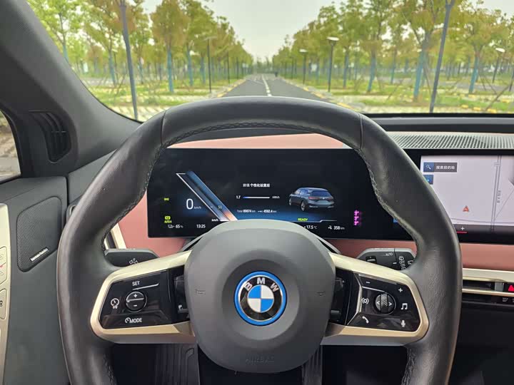 BMW i 2022 x Drive 50 — фото 17
