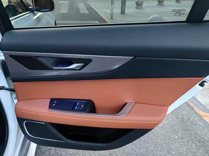 Jaguar XEL 2021 2.0 T 250 PS R-DYNAMIC SE — фото 10