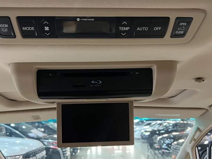 Toyota Alphard — фото 14