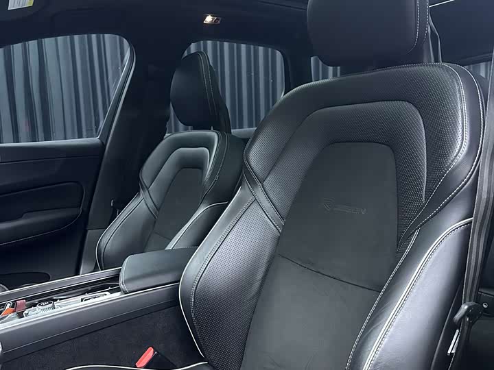 Volvo XC60 2018 T 5 4 WD — фото 13