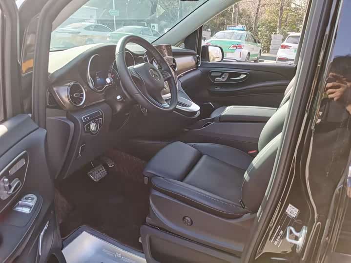 Mercedes-Benz V-Class 2022 V 260 L — фото 2