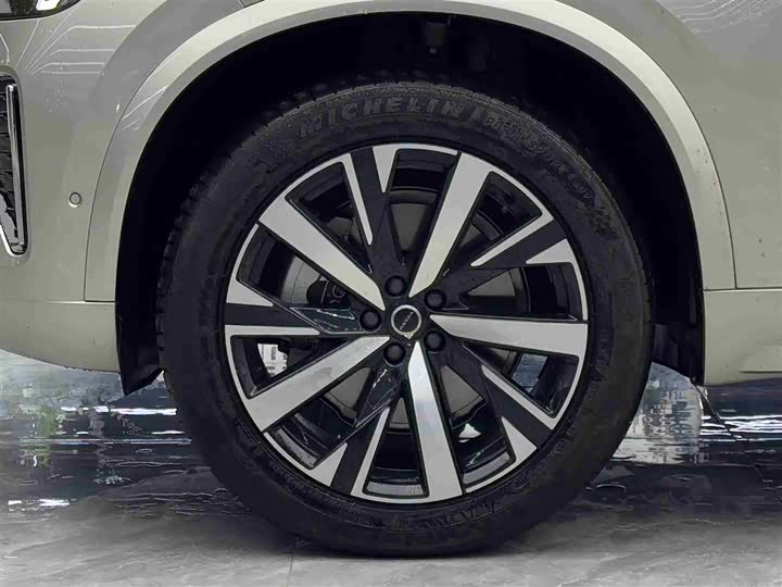 Volvo XC90 2025 B 6 — фото 4