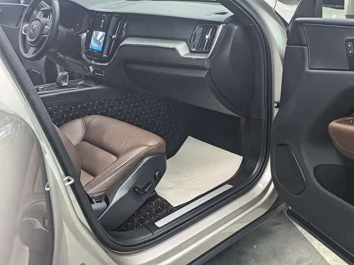 Volvo XC60 2024 B 5 4 WD — фото 12