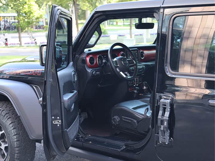 Jeep Wrangler — фото 10