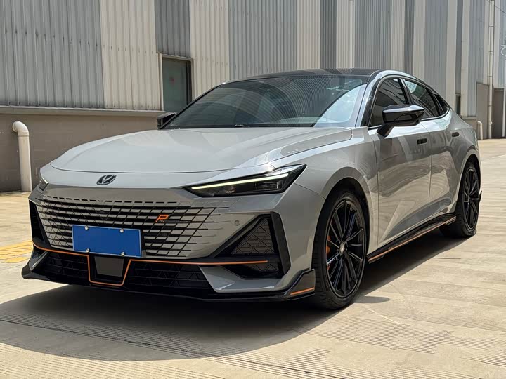 Changan UNI-V 2022 1.5 T — фото 1