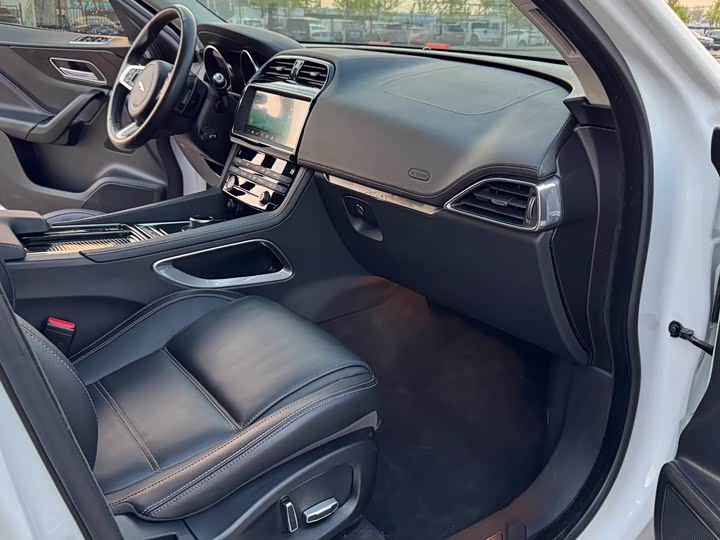 Jaguar F-PACE 2020 2.0 T — фото 13