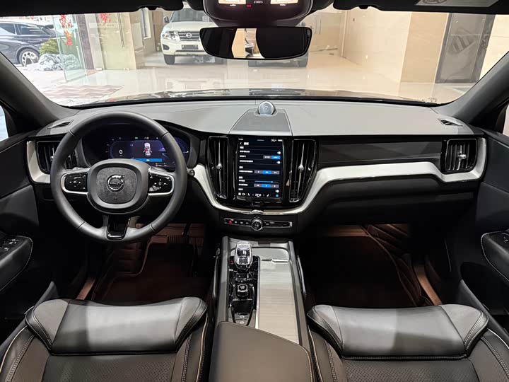 Volvo XC60 Hybrid 2025 Hybrid 4 WD — фото 15