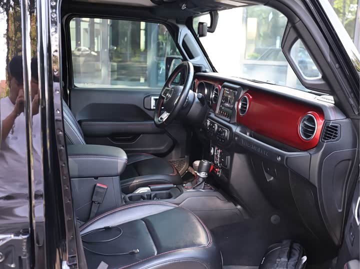 Jeep Wrangler — фото 18