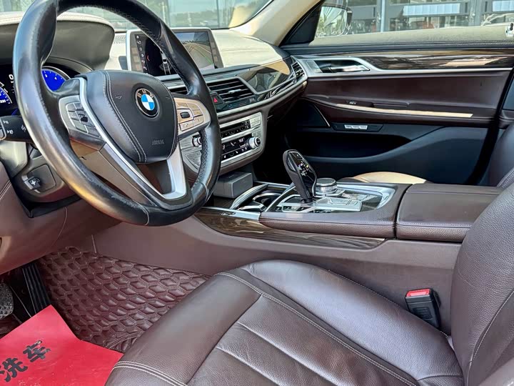 BMW 7 Series 730Li люкс — фото 10