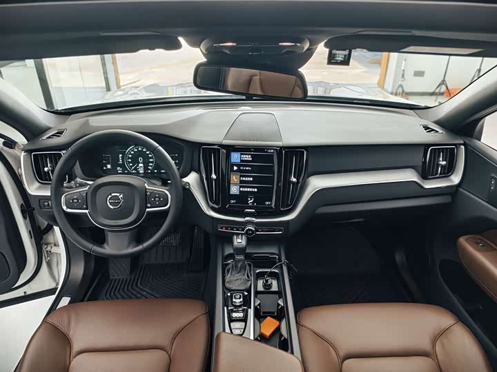 Volvo XC60 2021 T 5 4 WD — фото 10