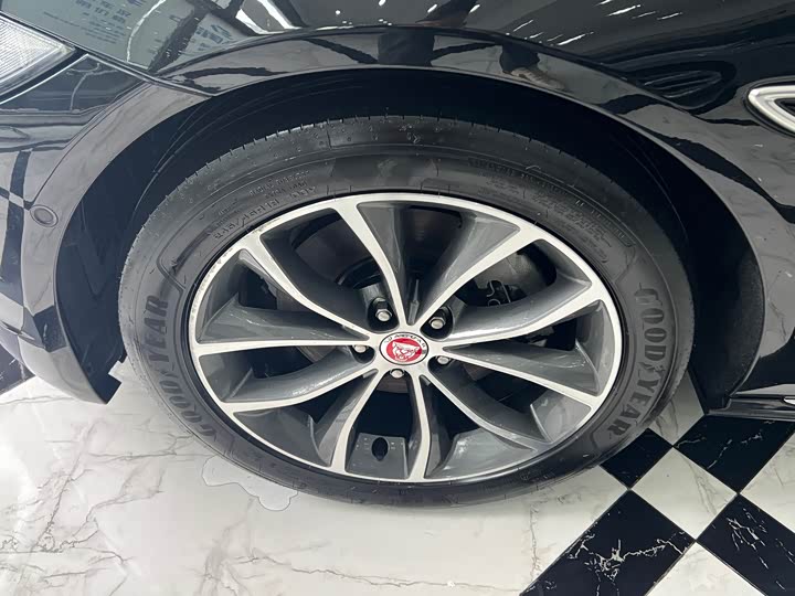 Jaguar XFL 2023 XFL 2.0 T P 250 2 WD — фото 13
