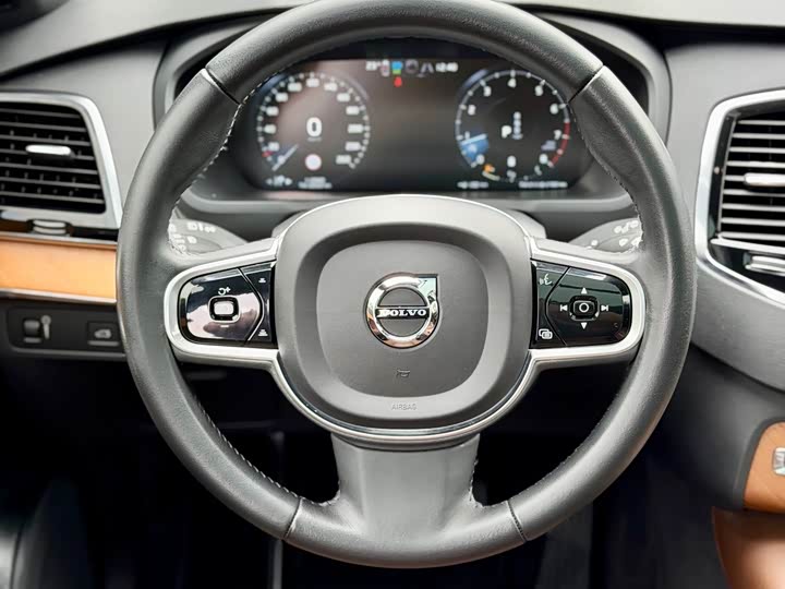 Volvo XC90 2022 B 6 7 — фото 16