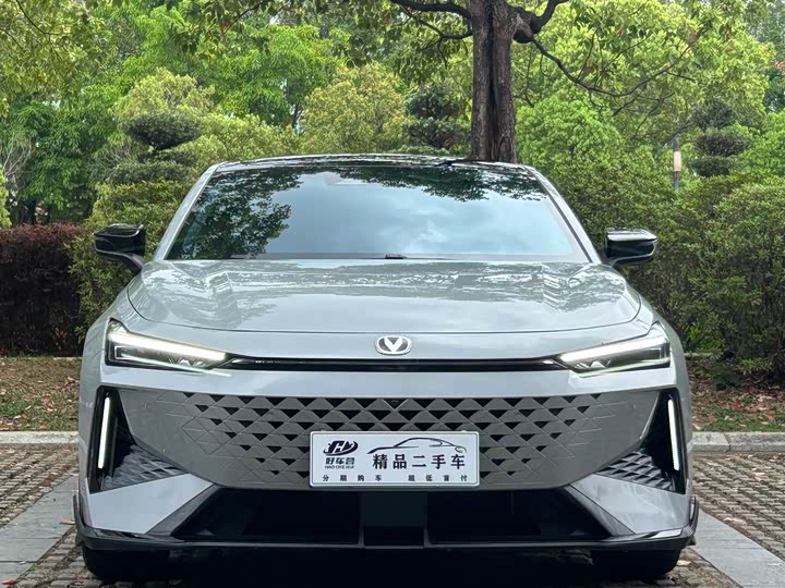 Changan UNI-V 2024 1.5 T Sport — фото 2