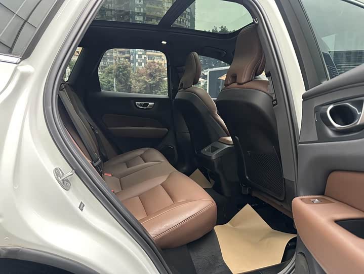 Volvo XC60 2025 B 5 4 WD — фото 17