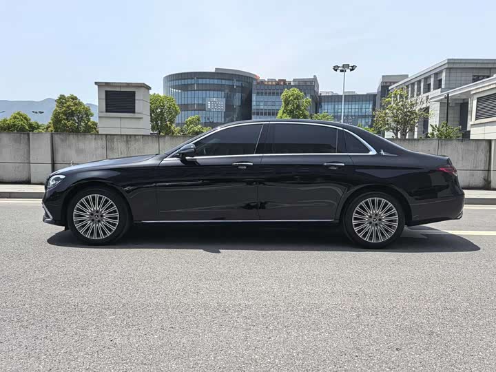 Mercedes-Benz E-Class 2023 E 300 L Luxury — фото 2