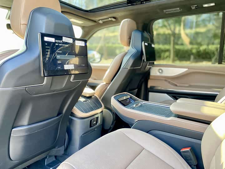 Lincoln Navigator — фото 16