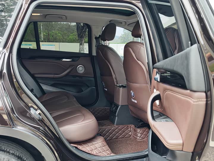 BMW X1 2021 s Drive 25 Li Leading — фото 12