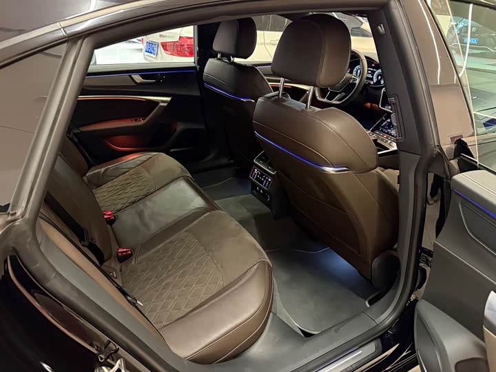 Audi A7L 2022 45 TFSI quattro S-line — фото 12