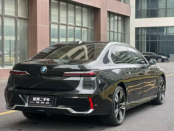 BMW 7-Series 2023 740 Li Leading — фото 9