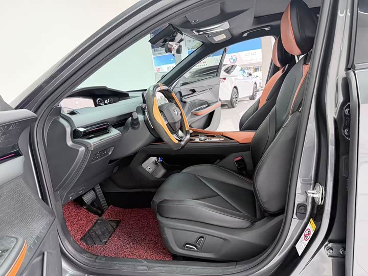 Changan UNI-V 2023 1.5 T Premium — фото 4