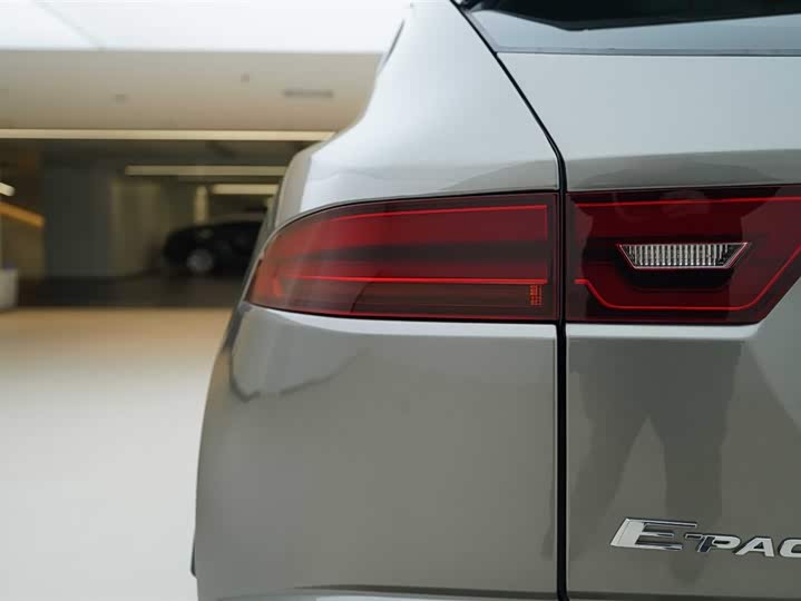 Jaguar E-PACE 2024 R-DYNAMIC S — фото 16