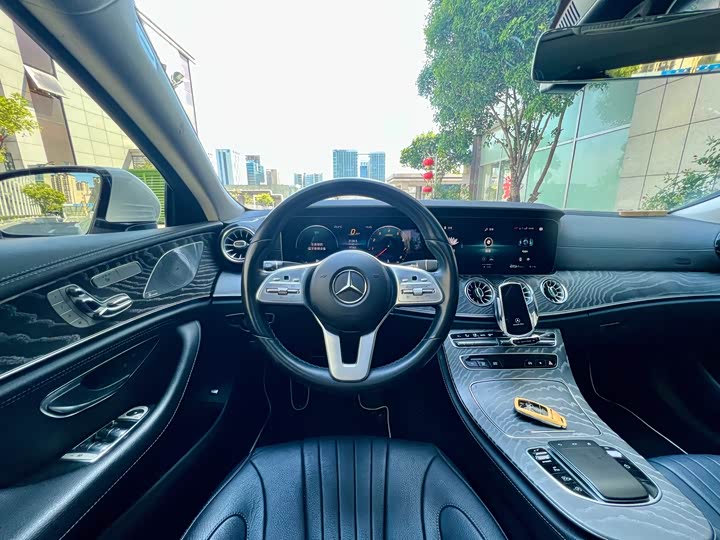 Mercedes-Benz CLS 2021 CLS 300 Luxury — фото 17