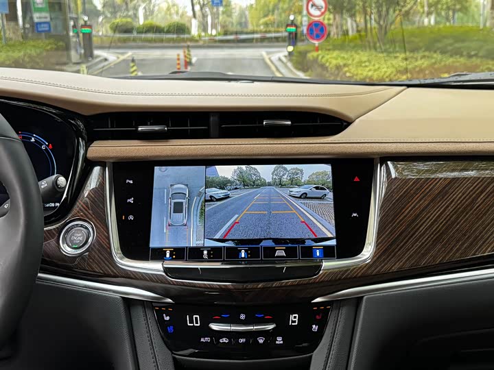 Cadillac XT6 2025 2.0 T 4 WD — фото 10