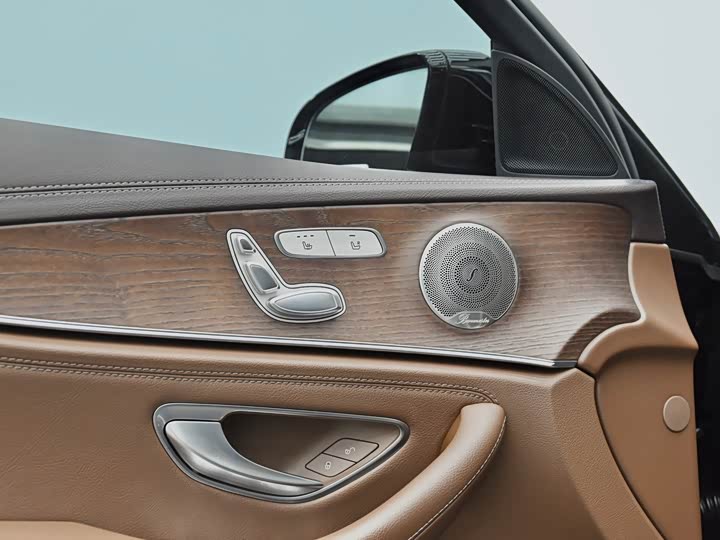 Mercedes-Benz E-Class 2022 E 300 L Luxury — фото 22