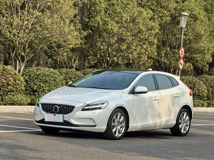 Volvo V40 2017 T 4 — фото 1