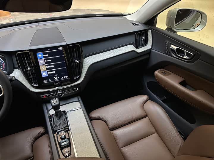 Volvo XC60 2020 T 5 4 WD — фото 12