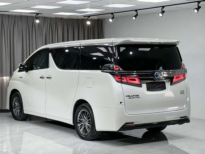 Toyota Vellfire — фото 10