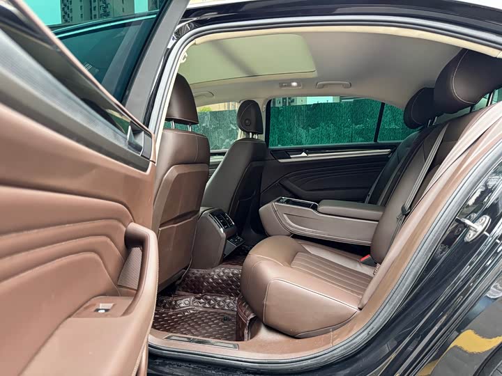 Volkswagen Phideon — фото 6