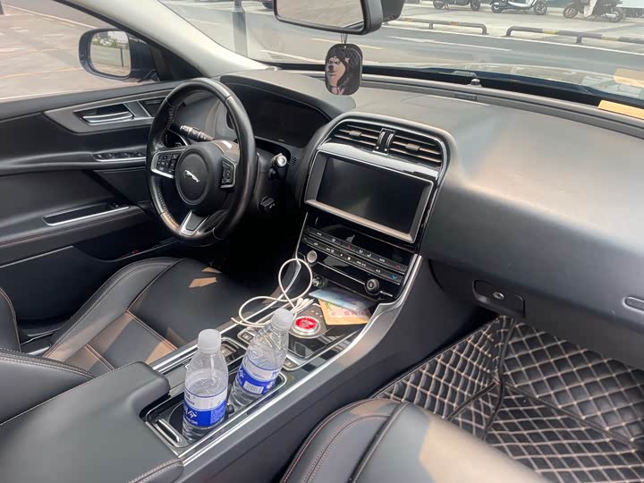 Jaguar XEL 2019 2.0 T 200 PS — фото 12