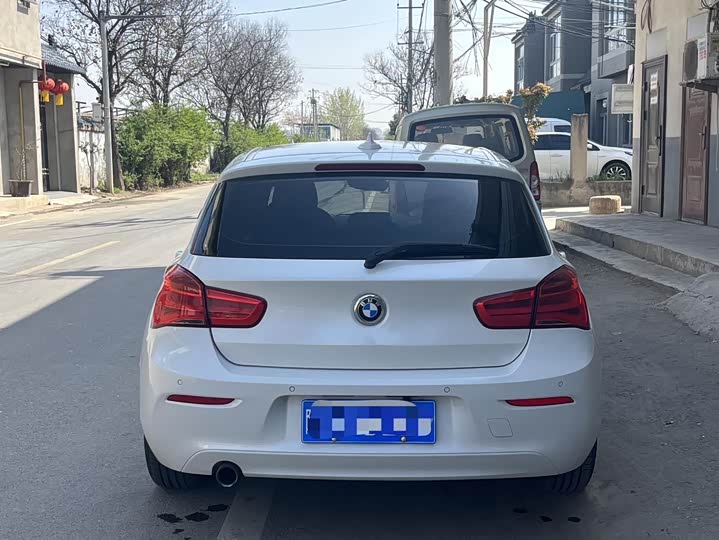 BMW 1-Series 2018 118i Leading — фото 4