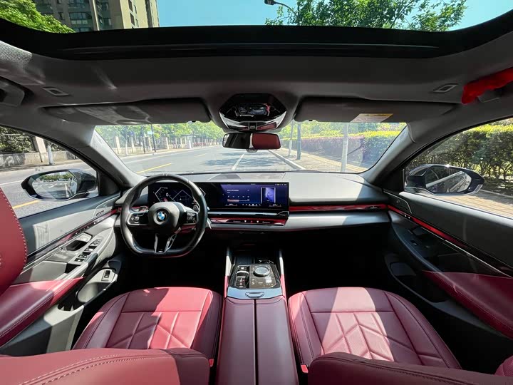 BMW 5-Series 2025 530 Li Leading M — фото 8
