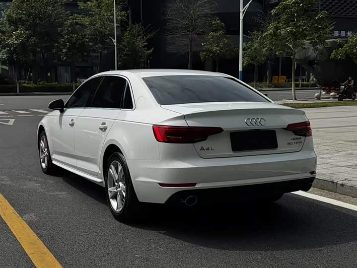 Audi A4L 2017 40 TFSI — фото 8