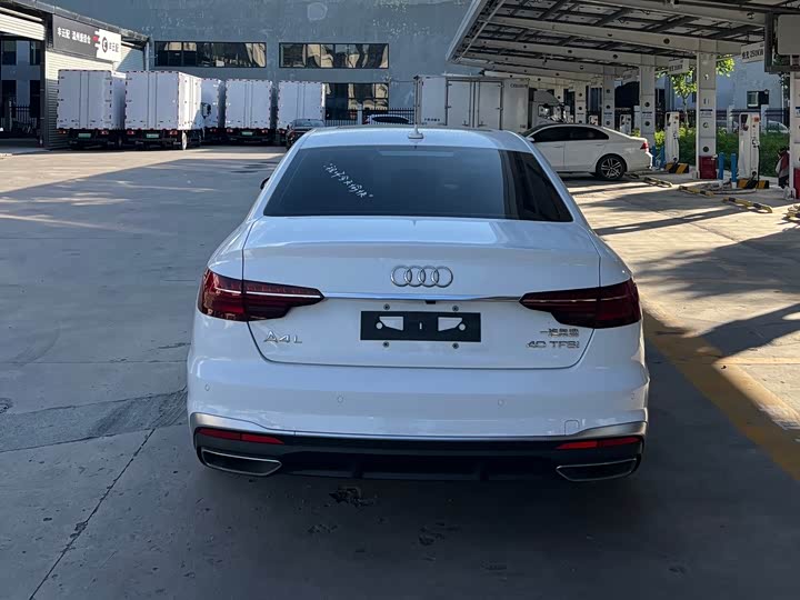 Audi A4L 40 TFSI — фото 4