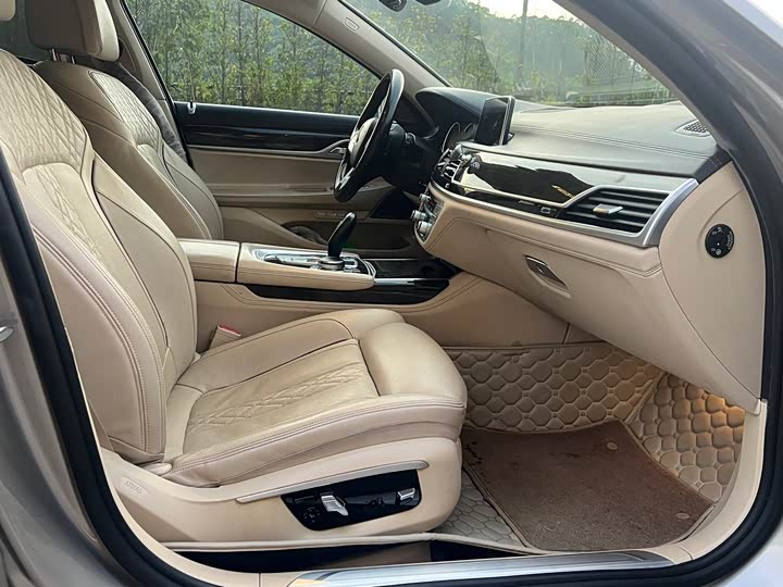 BMW 7 Series 730Li люкс — фото 11