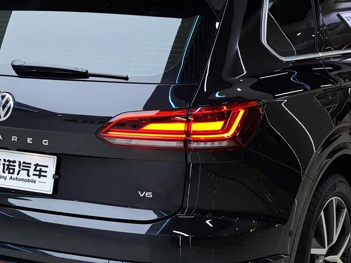 Volkswagen Touareg — фото 15